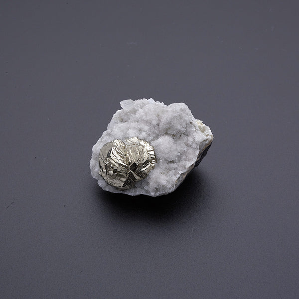 ローズパイライト on カルサイト_2218