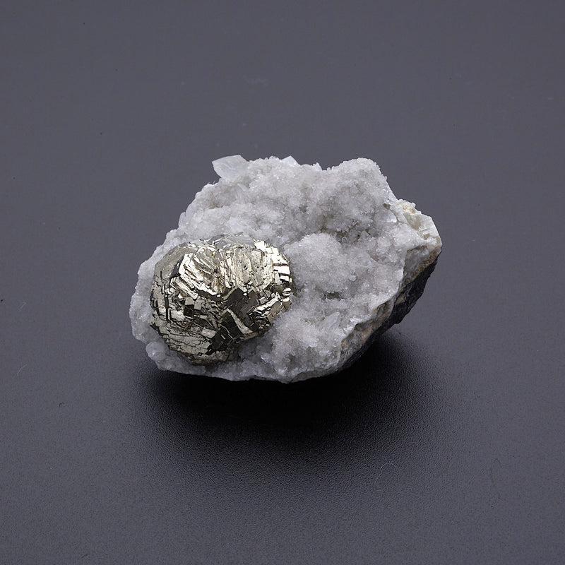 ローズパイライト on カルサイト_2218