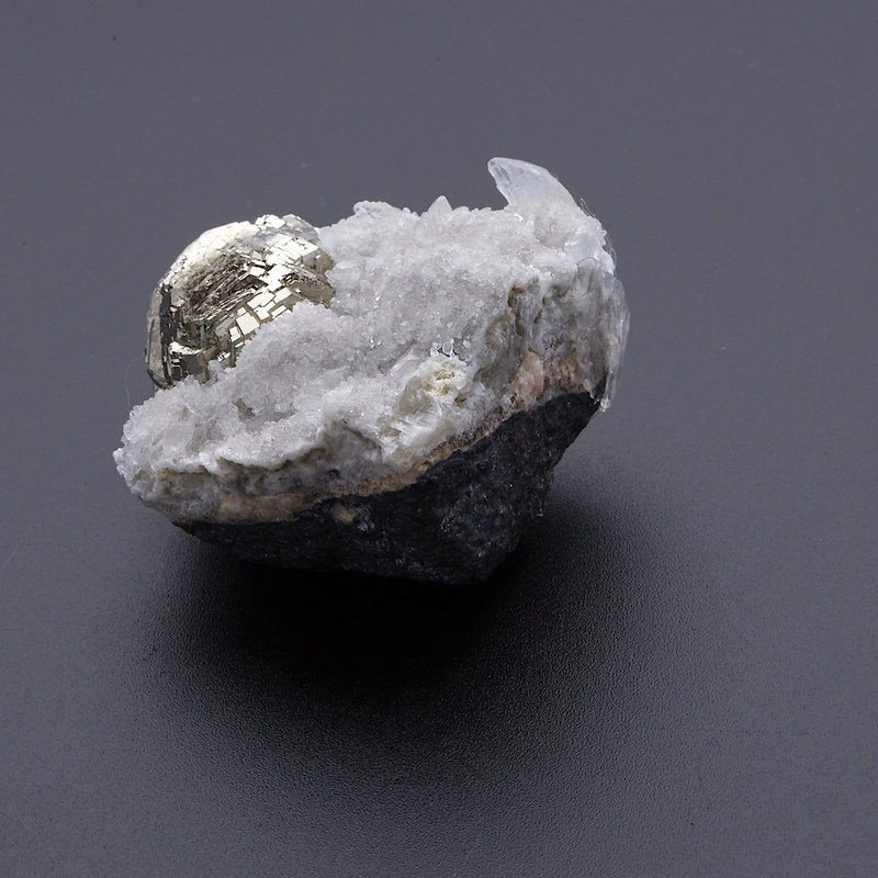 ローズパイライト on カルサイト_2218