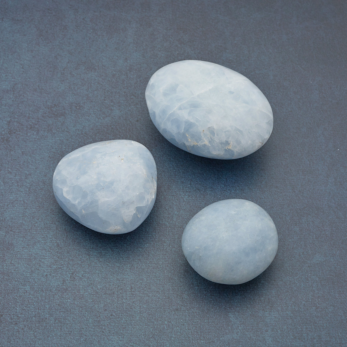 ◉特集｜体内にエネルギーを取り込む「握り石」 – URAOTO-to