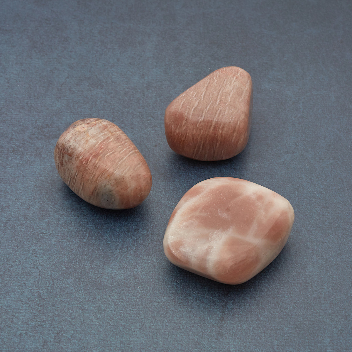 ◉特集｜体内にエネルギーを取り込む「握り石」 – URAOTO-to